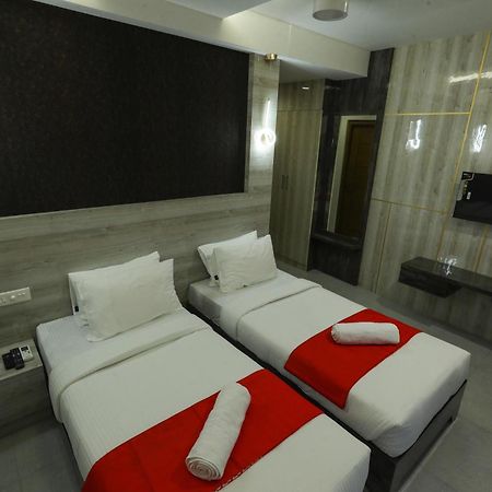 D-Luxe Hotel Kochi ภายนอก รูปภาพ