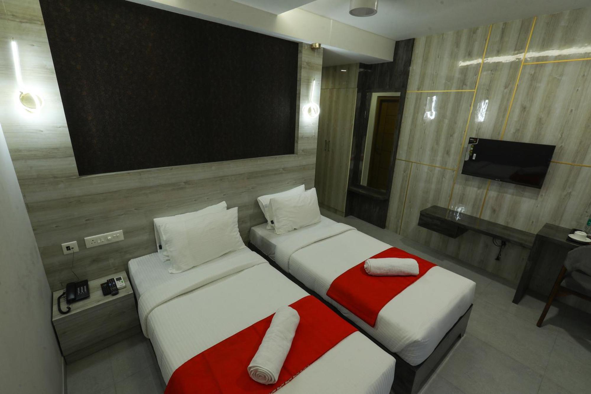 D-Luxe Hotel Kochi ภายนอก รูปภาพ